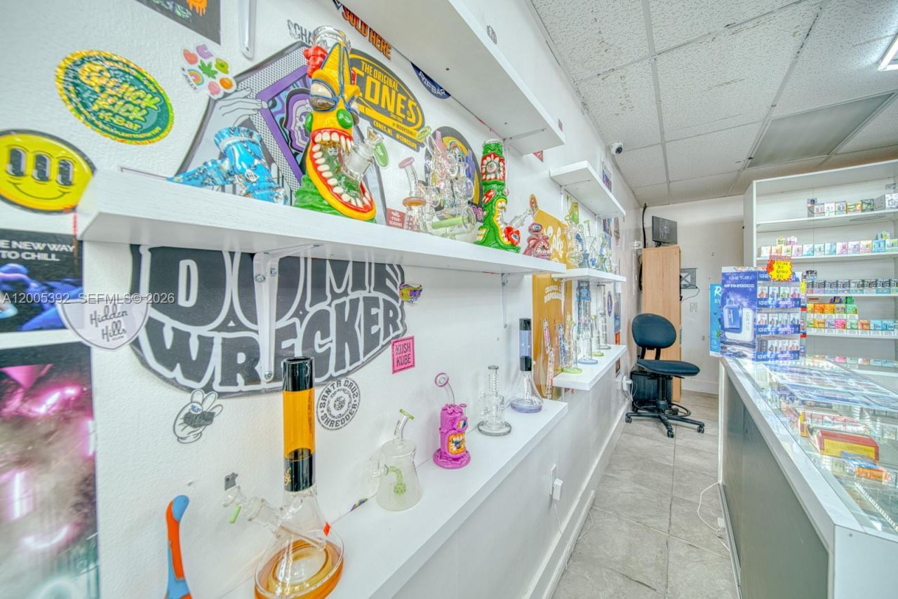 Established Smoke Shop Turnkey Operation, Sweetwater, FL 33174 Photo