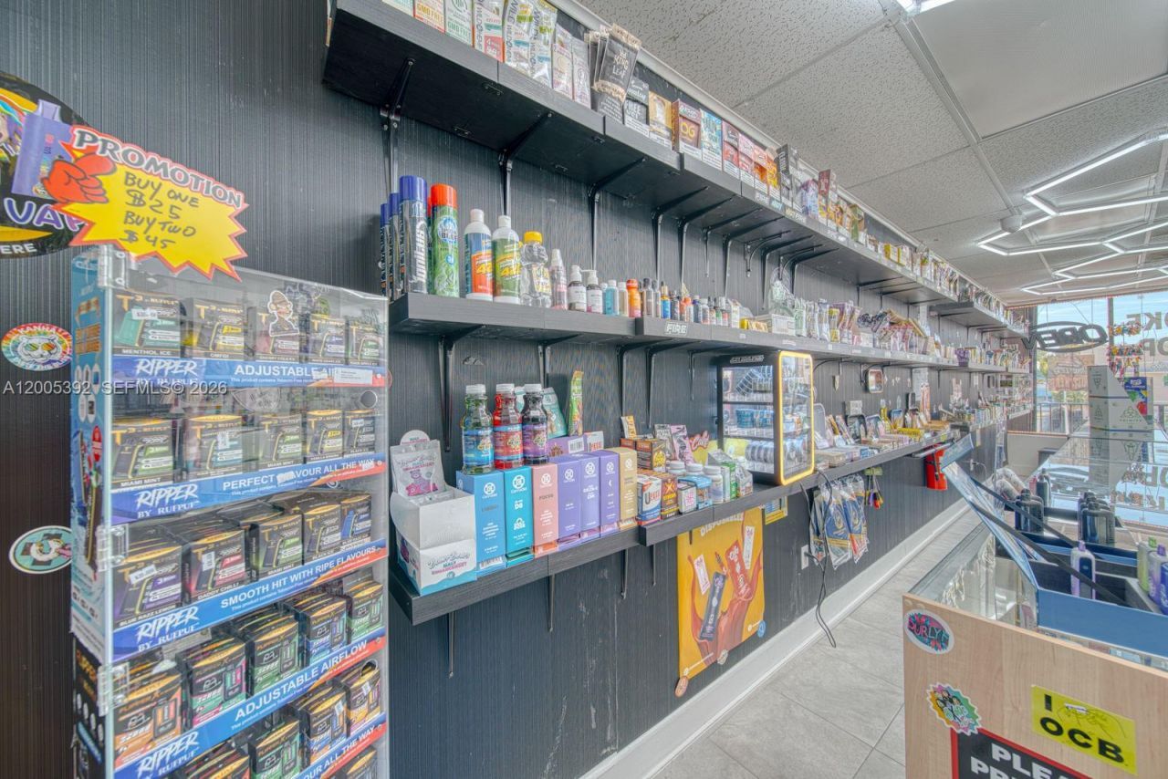 Established Smoke Shop Turnkey Operation, Sweetwater, FL 33174 Photo