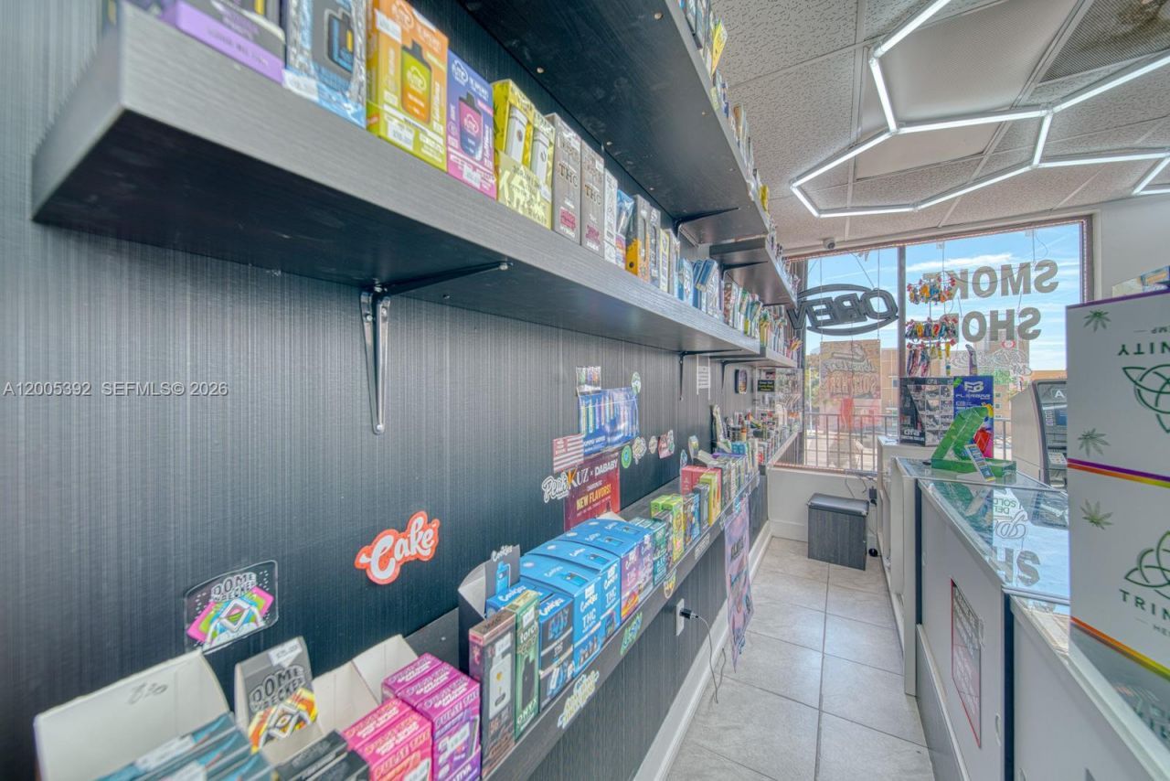 Established Smoke Shop Turnkey Operation, Sweetwater, FL 33174 Photo