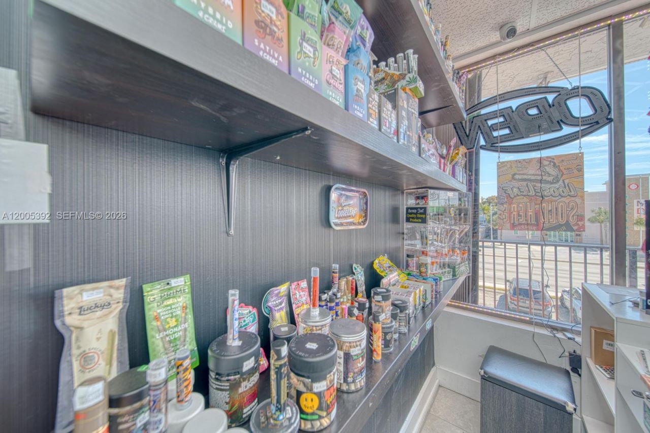 Established Smoke Shop Turnkey Operation, Sweetwater, FL 33174 Photo