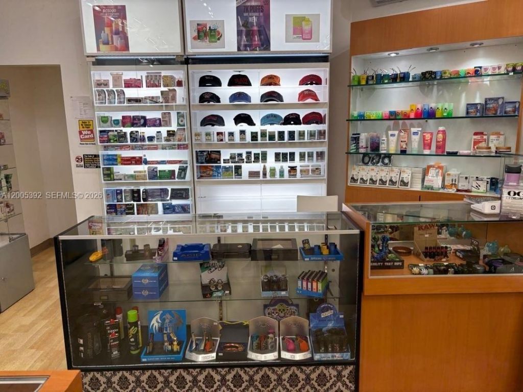Established Smoke Shop Turnkey Operation, Sweetwater, FL 33174 Photo