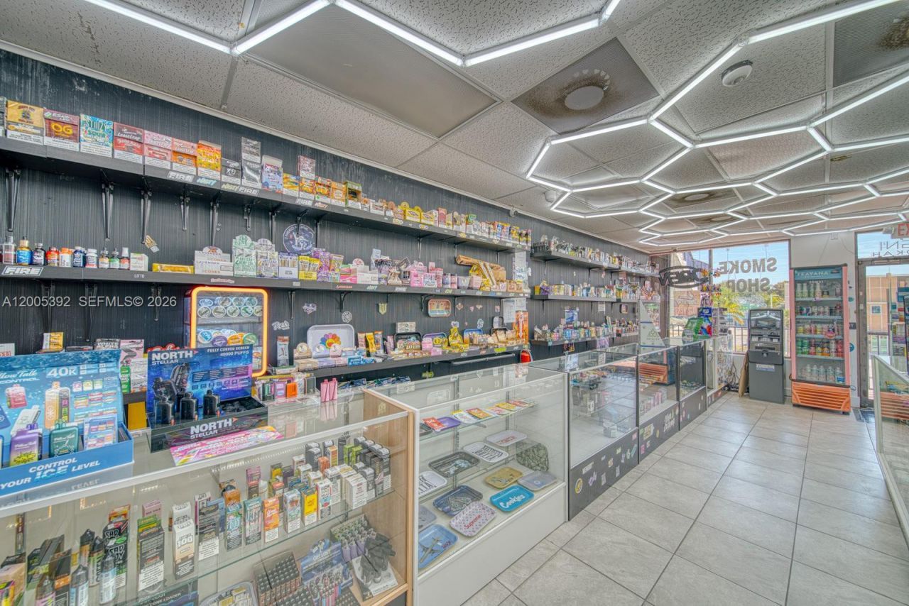Established Smoke Shop Turnkey Operation, Sweetwater, FL 33174 Photo