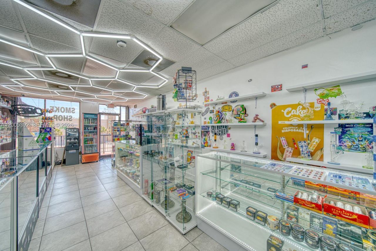 Established Smoke Shop Turnkey Operation, Sweetwater, FL 33174 Photo