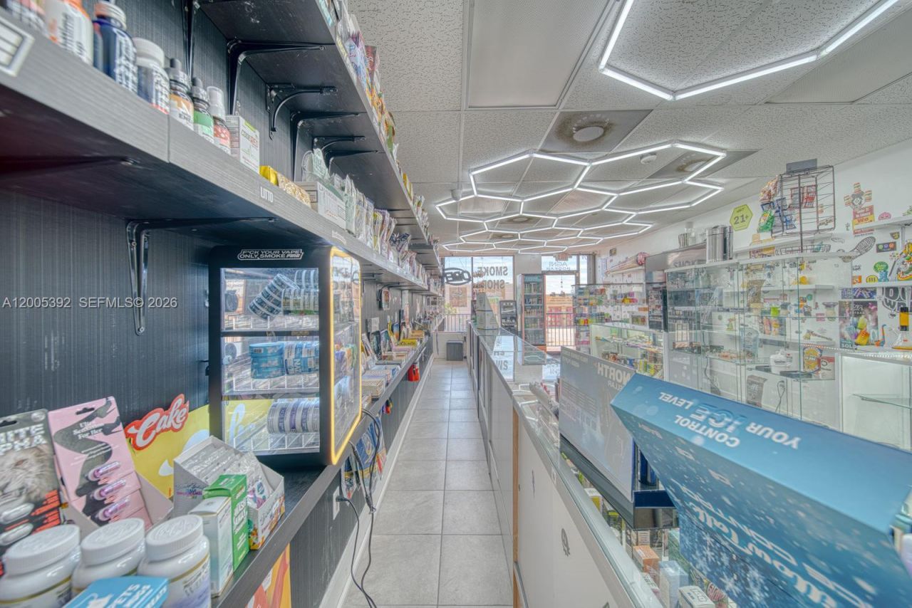 Established Smoke Shop Turnkey Operation, Sweetwater, FL 33174 Photo