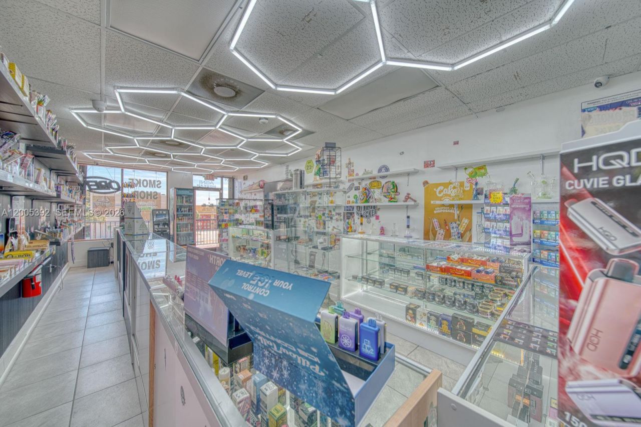 Established Smoke Shop Turnkey Operation, Sweetwater, FL 33174 Photo