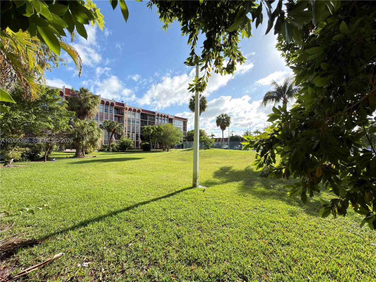 1001 Three Islands Blvd, Unit 31, Hallandale Beach, FL 33009 Photo