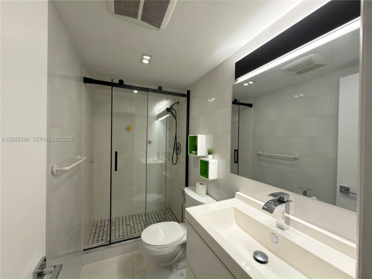 1001 Three Islands Blvd, Unit 31, Hallandale Beach, FL 33009 Photo