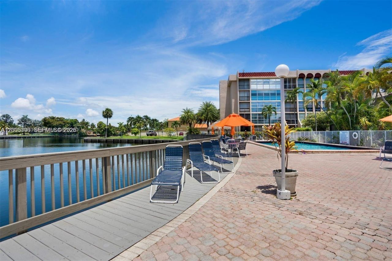 1001 Three Islands Blvd, Unit 31, Hallandale Beach, FL 33009 Photo