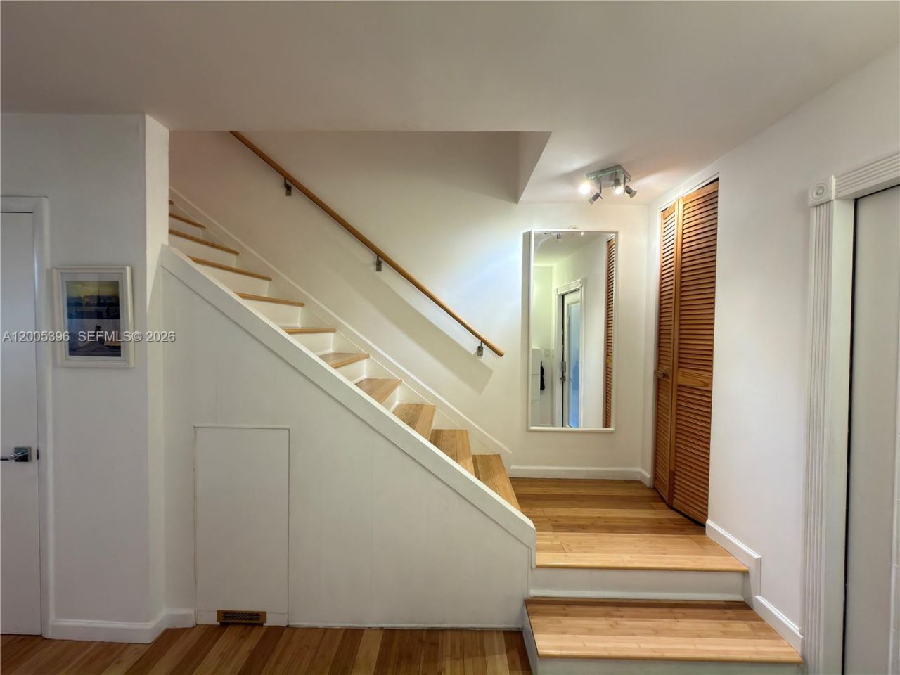 1001 Three Islands Blvd, Unit 31, Hallandale Beach, FL 33009 Photo