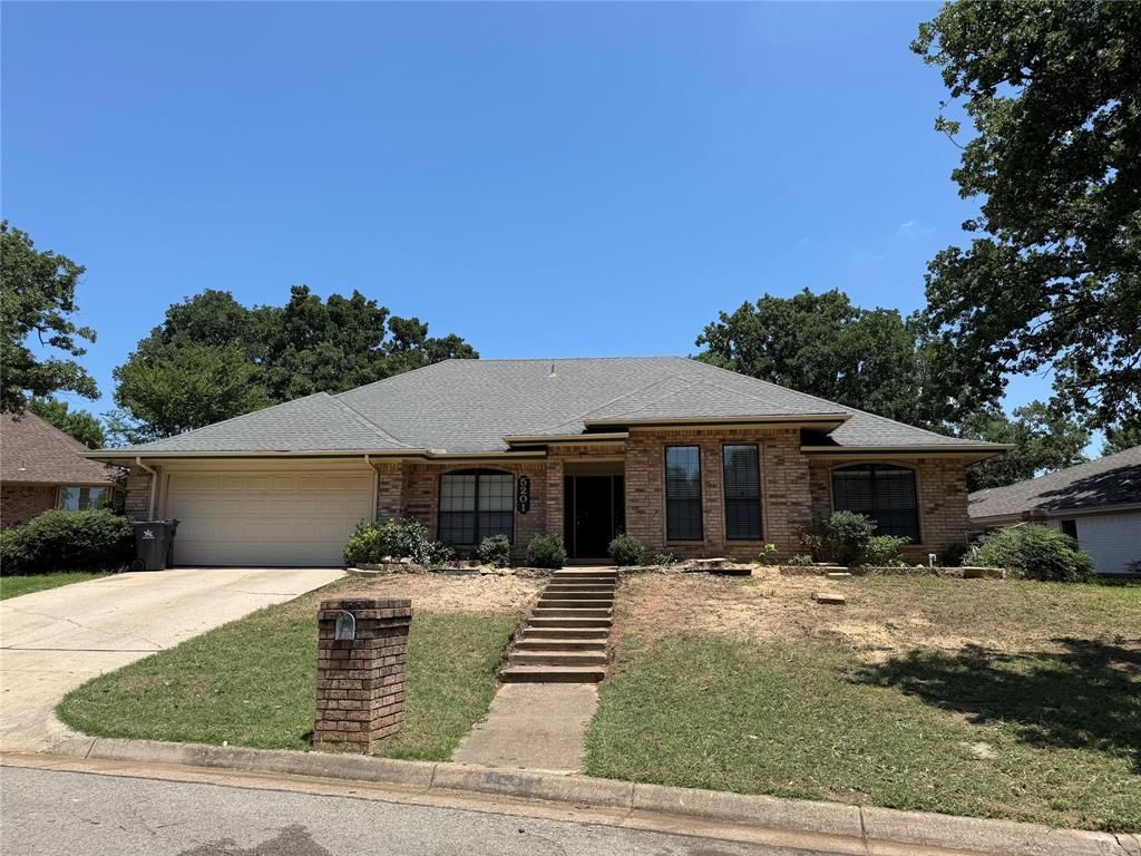 5201 Rustle Leaf Drive, Arlington, TX 76017 Main Photo