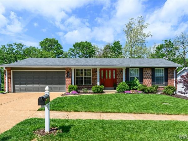 5639 Chalet Manor Court , Oakville, MO 63129