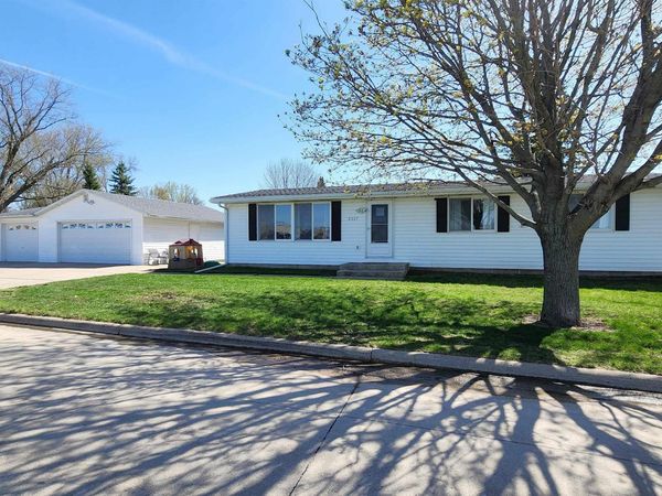 2117 S Mckinley Avenue, Mason City, IA 50401