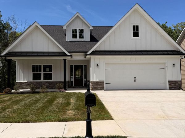 1694 Green Meadows Lane, Lenoir City, TN 37771