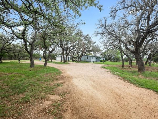 1169 W US Highway 290, Johnson City, TX 78636