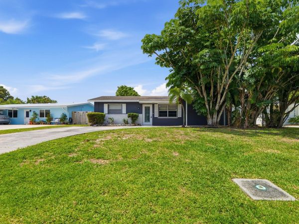 625 Riverside Drive, Palm Beach Gardens, FL 33410