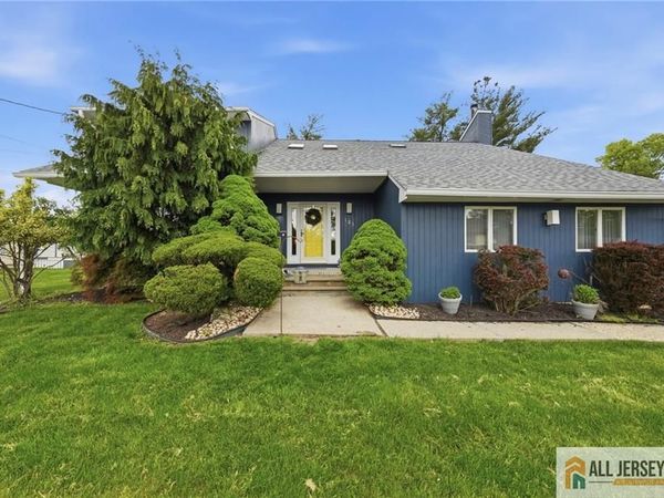 121 W Hill Road, Colonia, NJ 07067