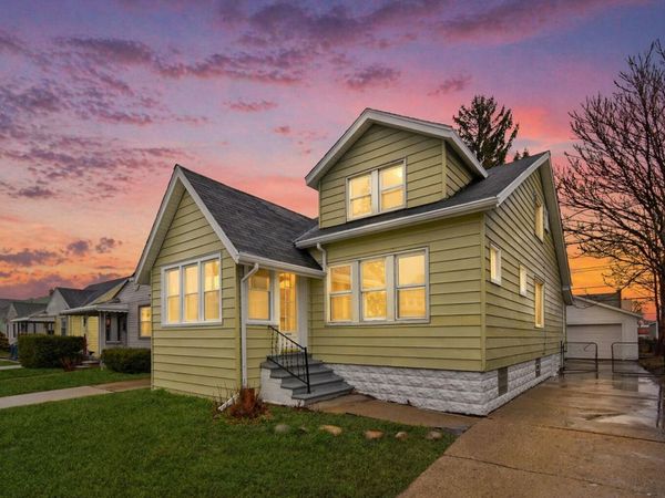 345 E Goulson Avenue, Hazel Park, MI 48030