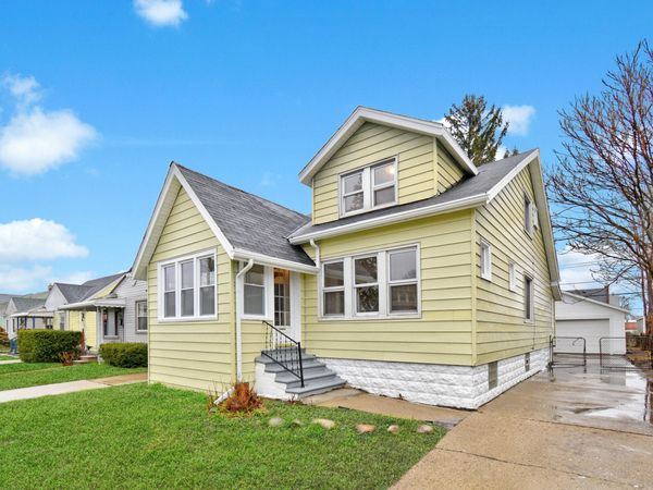 345 E Goulson Avenue, Hazel Park, MI 48030