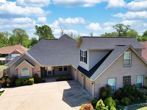 705 Maidstone Avenue, Bentonville, AR 72712
