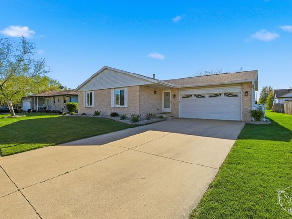 545 N Monroe Avenue , Bradley, IL 60915