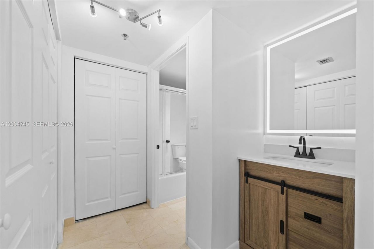20505 E Country Club Dr, Unit 1938, Aventura, FL 33180 Photo