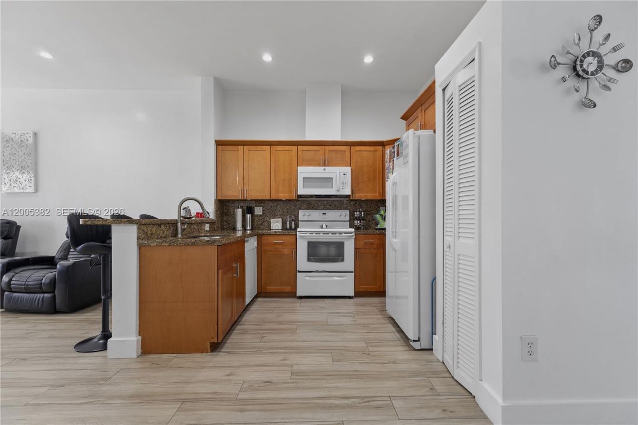 8218 SW 163rd Pl , Unit 8218, Miami, FL 33193 Photo