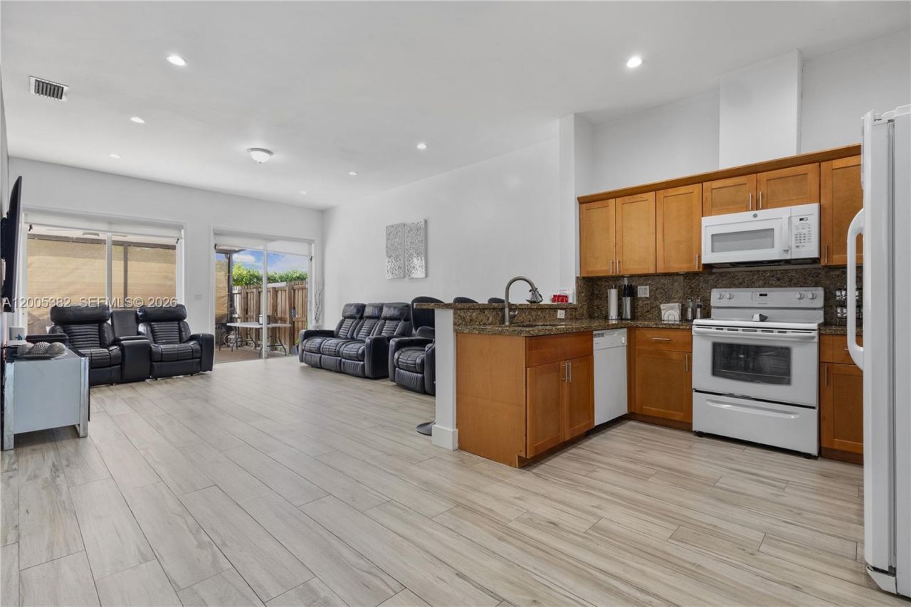 8218 SW 163rd Pl , Unit 8218, Miami, FL 33193 Photo