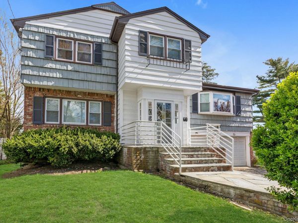 2038 Ripley Lane, Merrick, NY 11566