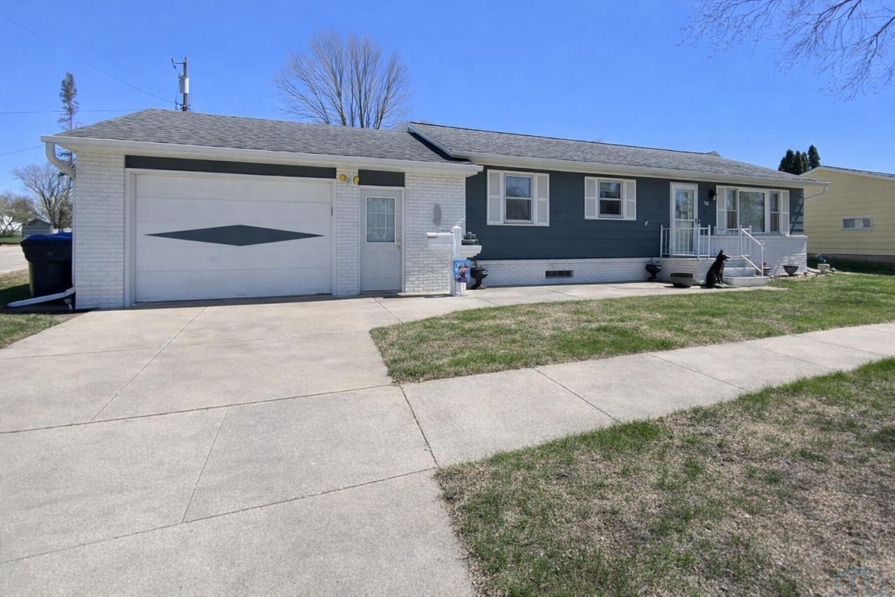 26 9th Ave Se, Lemars, IA 51031 Main Photo