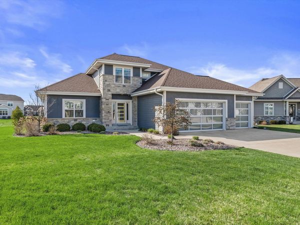 3105 Mendota Ct, Summit, WI 53066