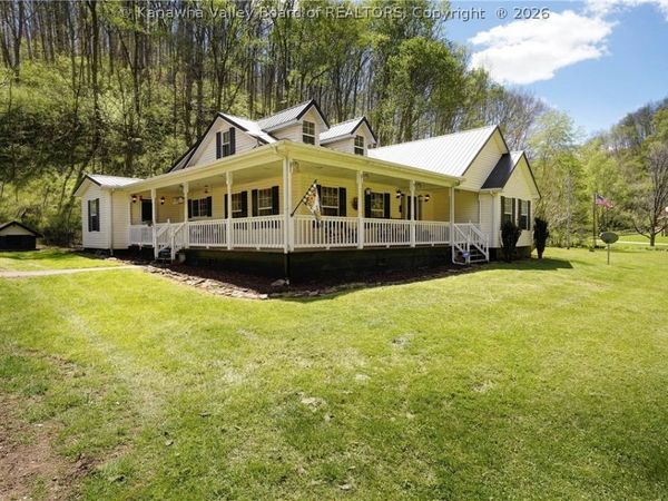 141 Canoe Run Road, Looneyville, WV 25259