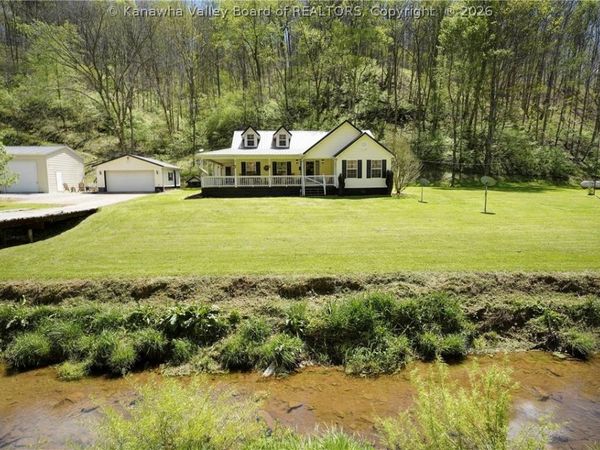 141 Canoe Run Road, Looneyville, WV 25259
