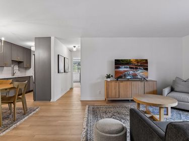 215 Barry Avenue S, Unit 202, Wayzata, MN 55391