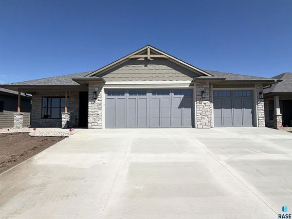 7004 E Copper Stone Cir, Sioux Falls, SD 57110