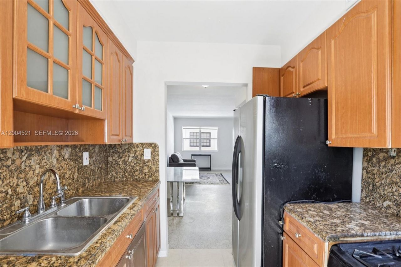 7975 Crespi Blvd, Unit 2, Miami Beach, FL 33141 Photo