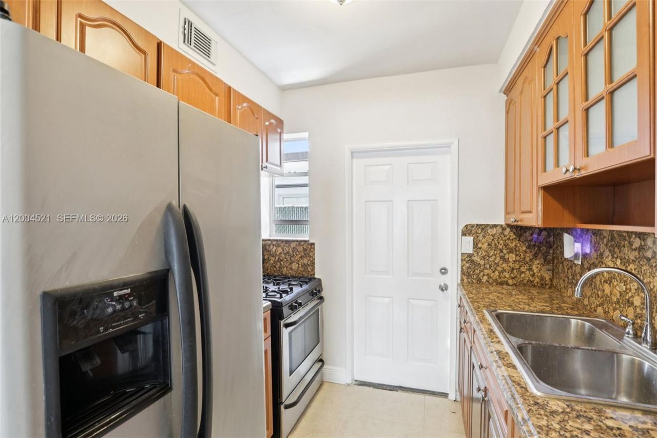 7975 Crespi Blvd, Unit 2, Miami Beach, FL 33141 Photo