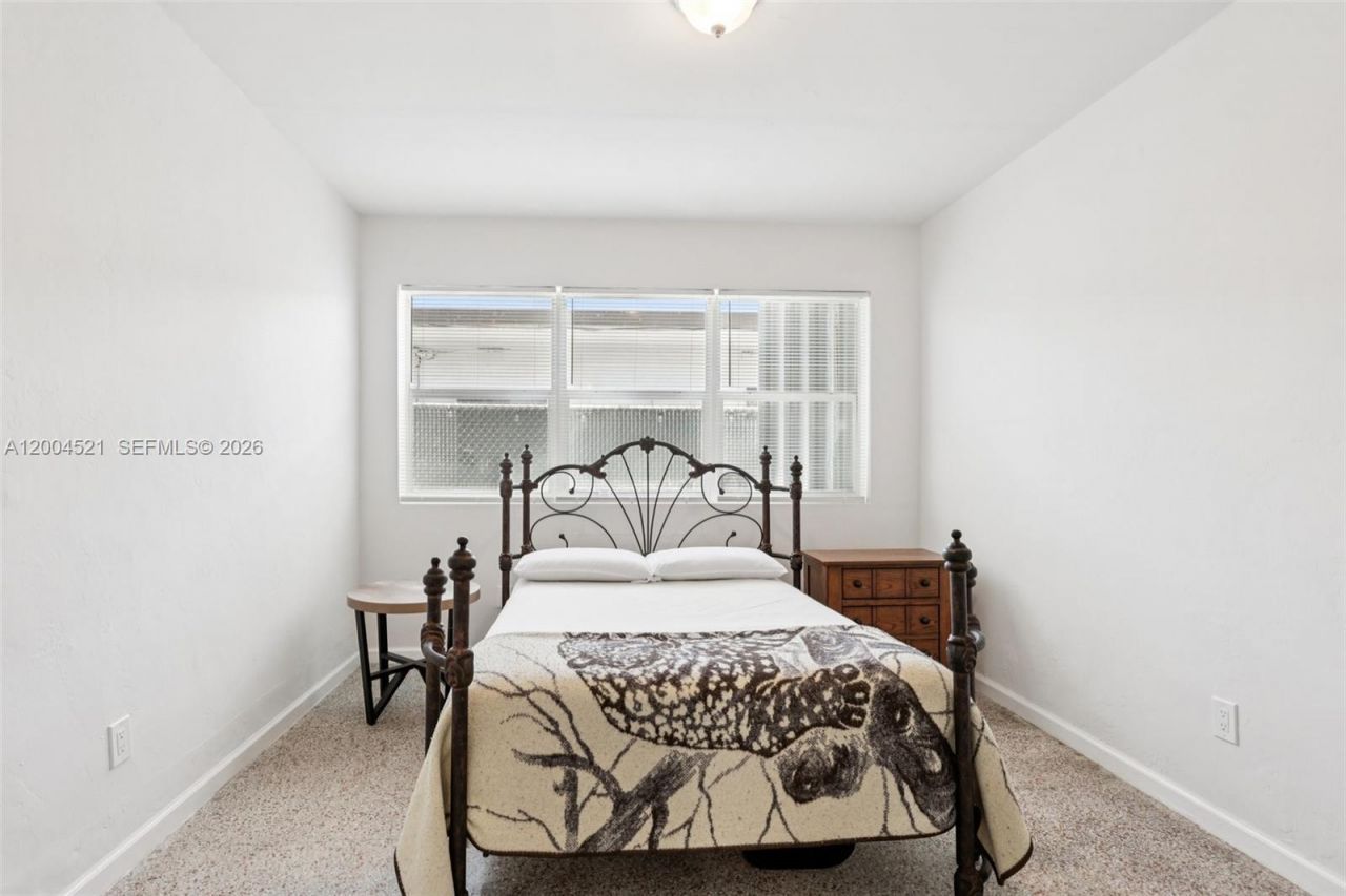 7975 Crespi Blvd, Unit 2, Miami Beach, FL 33141 Photo