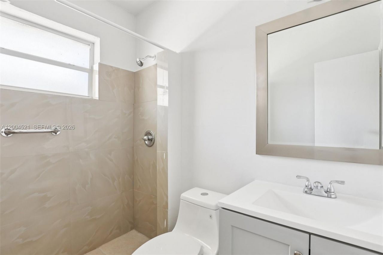 7975 Crespi Blvd, Unit 2, Miami Beach, FL 33141 Photo