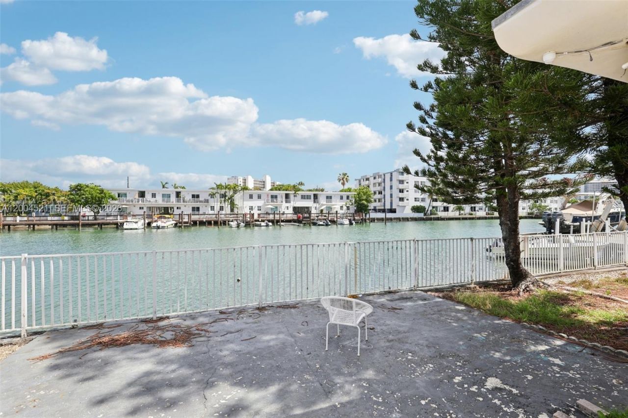 7975 Crespi Blvd, Unit 2, Miami Beach, FL 33141 Photo