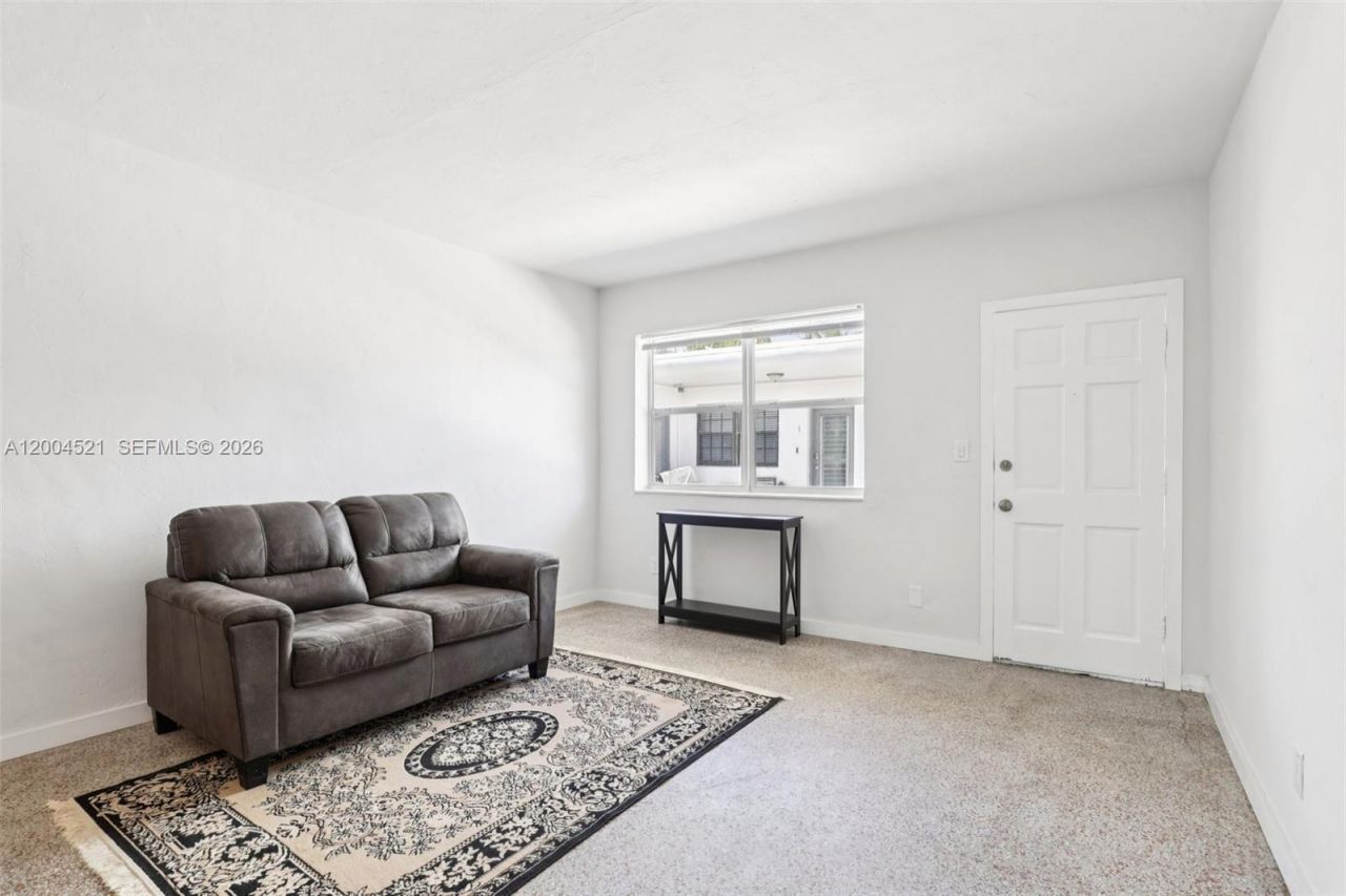 7975 Crespi Blvd, Unit 2, Miami Beach, FL 33141 Photo