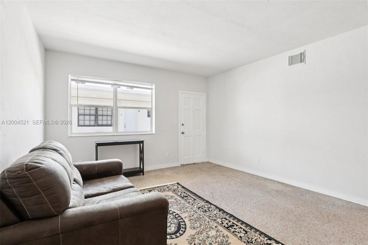 7975 Crespi Blvd, Unit 2, Miami Beach, FL 33141 Photo