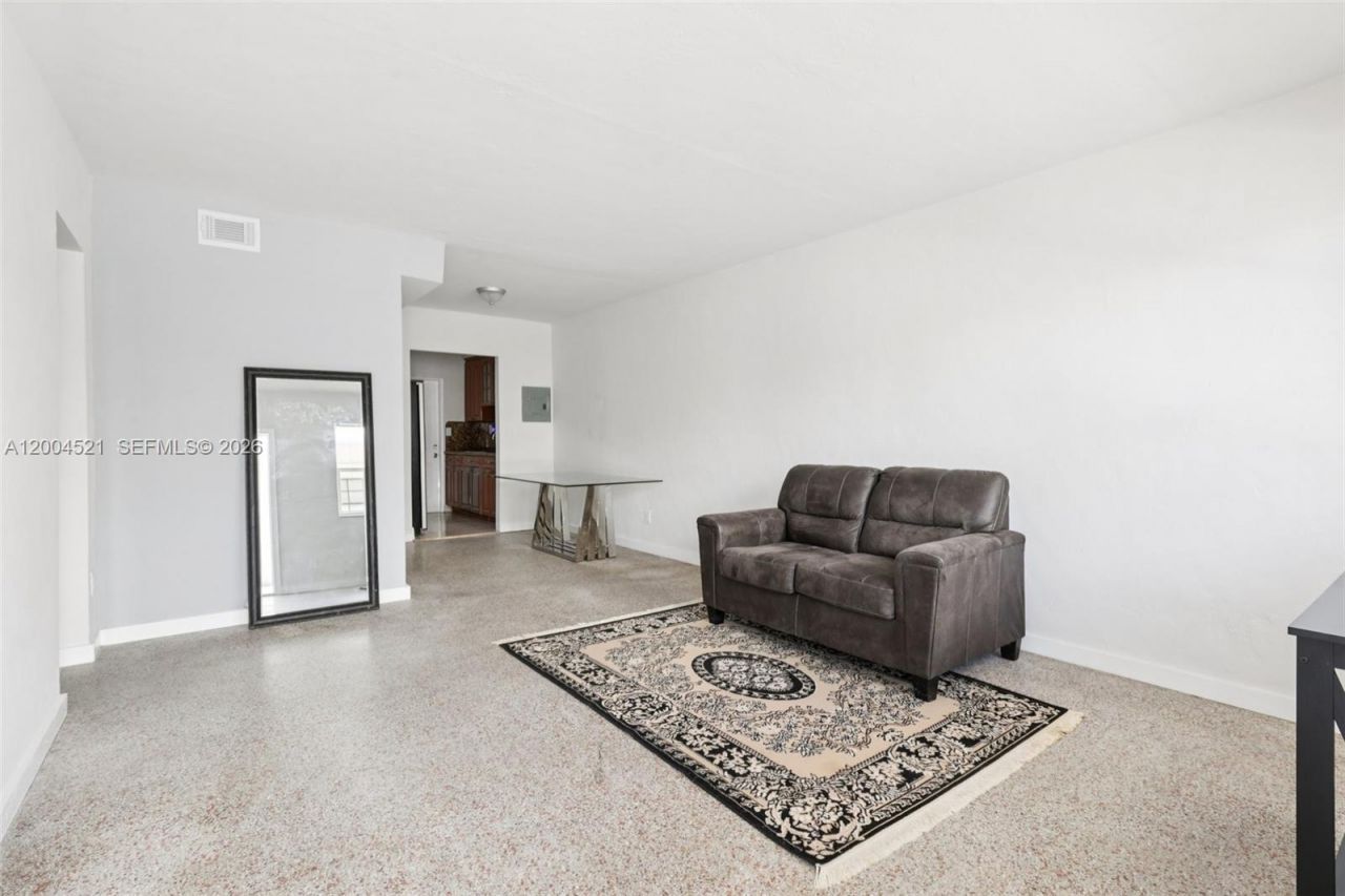 7975 Crespi Blvd, Unit 2, Miami Beach, FL 33141 Photo