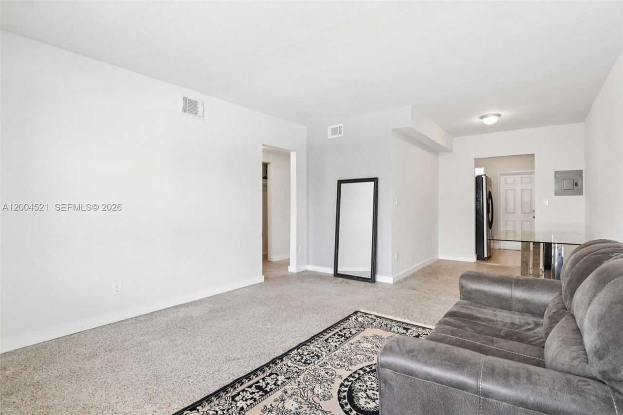 7975 Crespi Blvd, Unit 2, Miami Beach, FL 33141 Photo