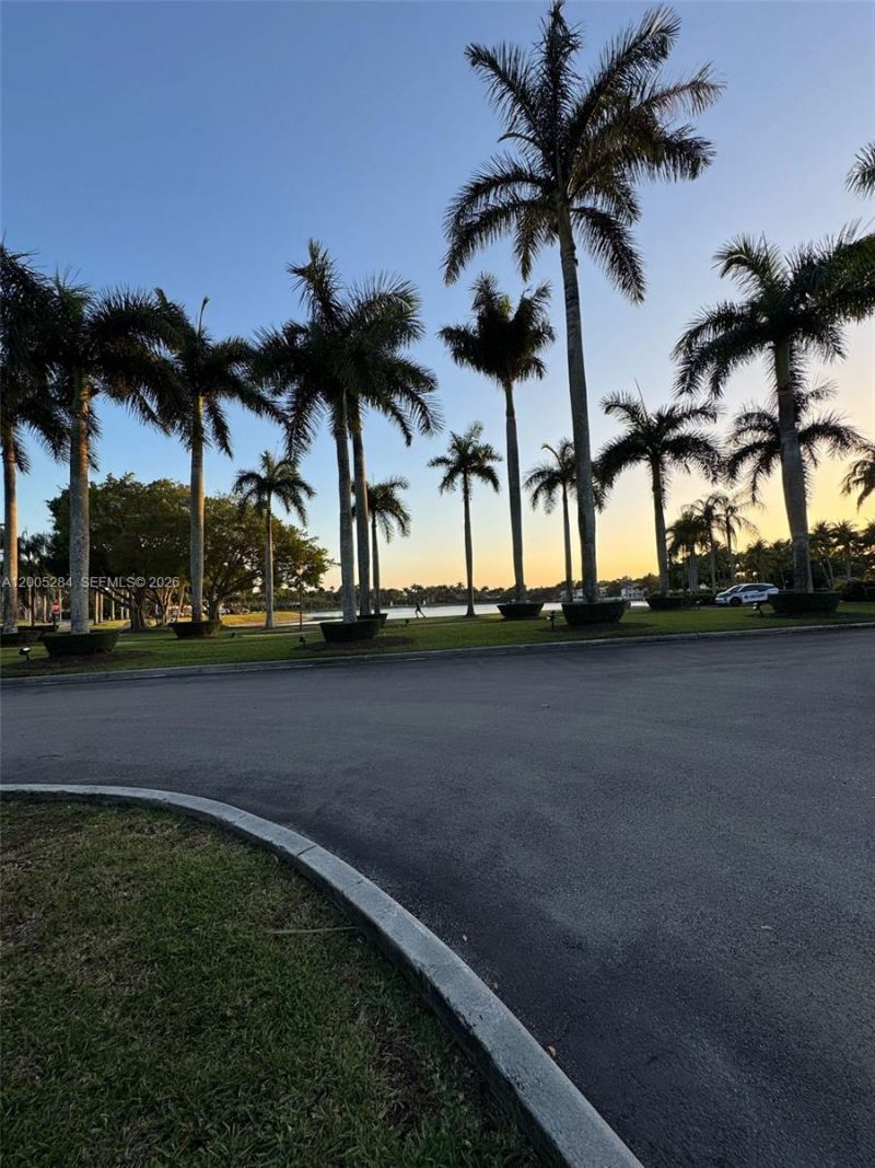 6861 NW 107th Ct, Doral, FL 33178 Photo