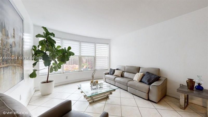 6861 NW 107th Ct, Doral, FL 33178 Photo