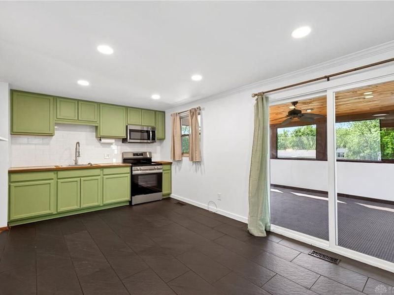 347 Blumen Lane, Moraine, OH 45439 Photo 11