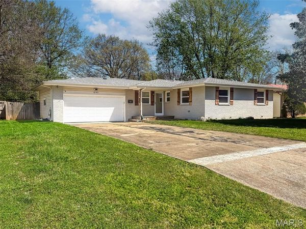 1043 E Edgewood Street , Springfield, MO 65807