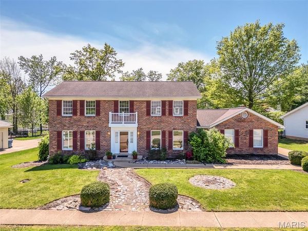 15940 Woodlet Way Court, Chesterfield, MO 63017