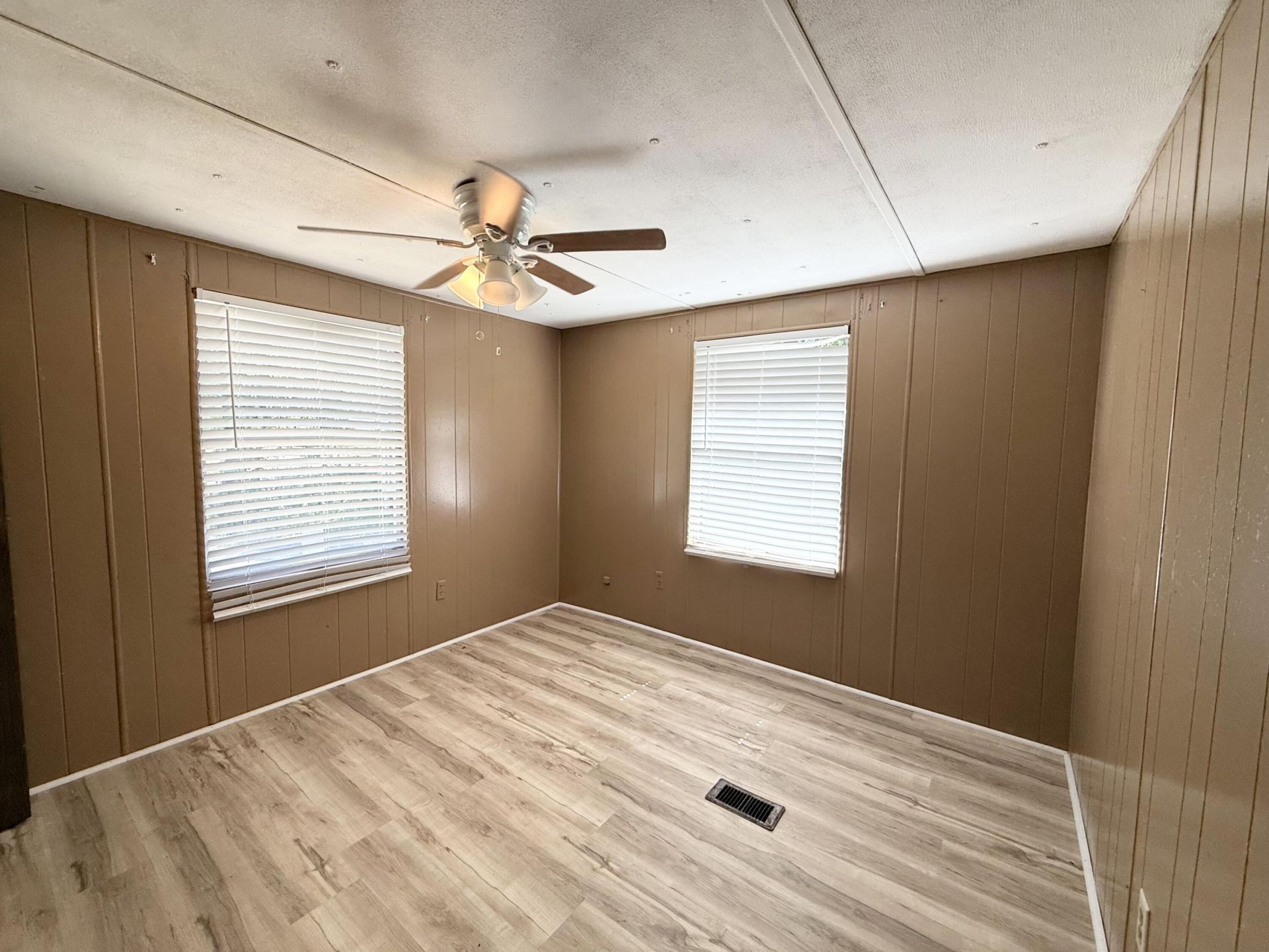 45 Mercury Court Photo 11