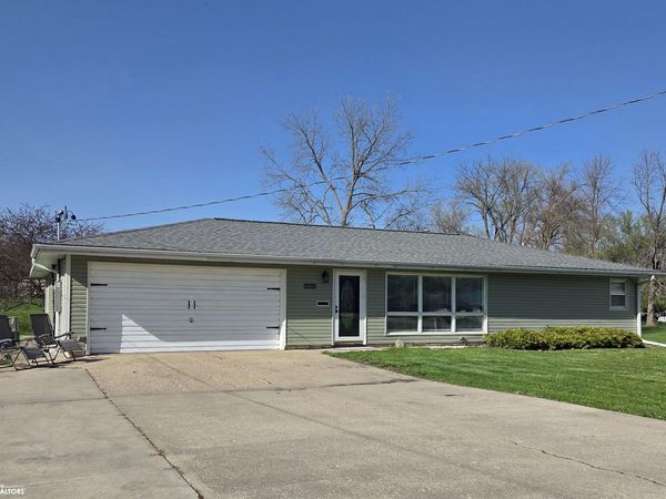 2220 Washington Avenue, Iowa Falls, IA 50126
